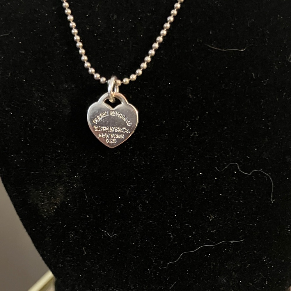 Tiffany & Co. Silver Heart Necklace PRICE FIRM - Picture 4 of 6